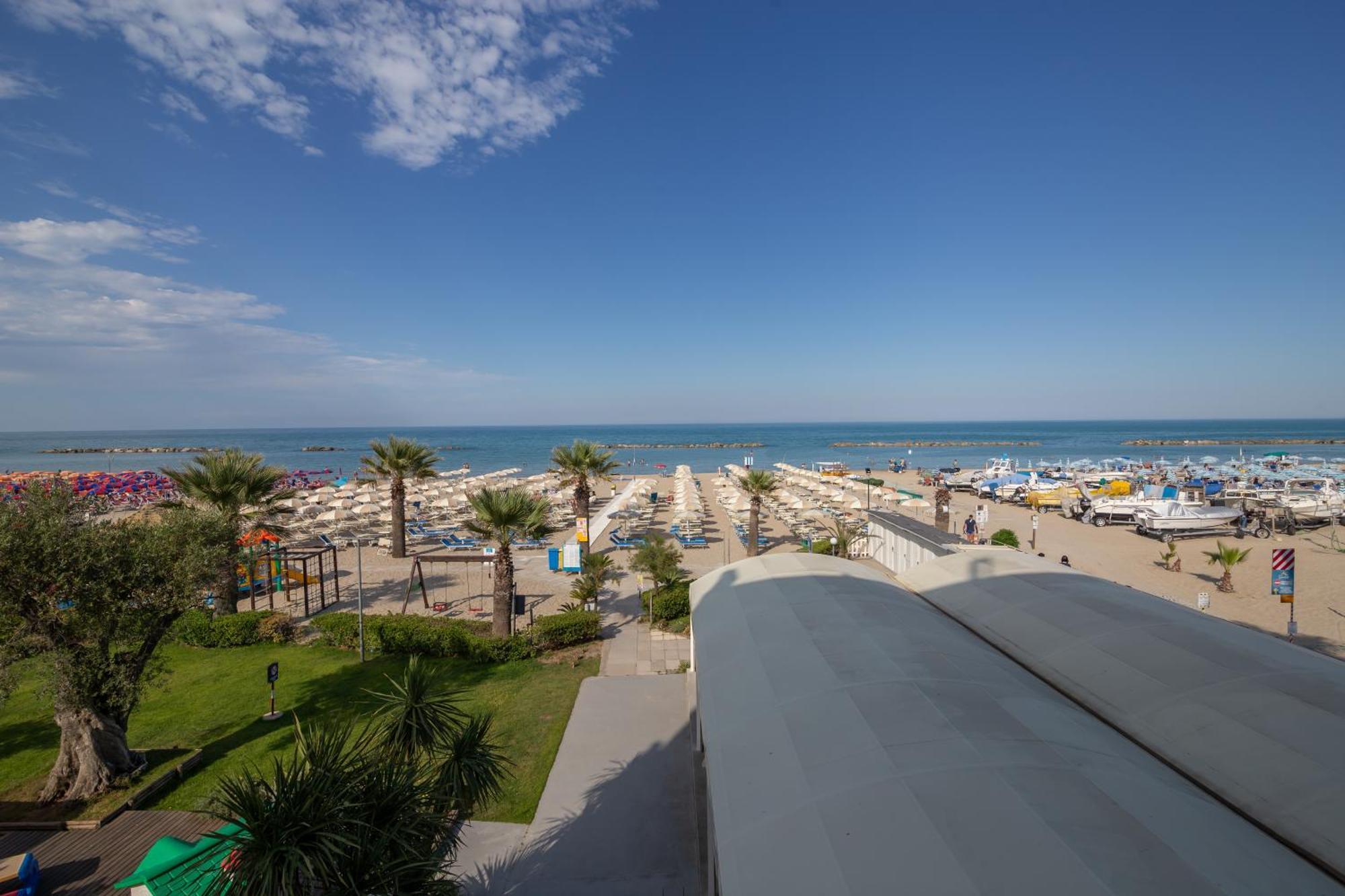 Residence Sunrise Сан-Бенедетто-дель-Тронто Екстер'єр фото